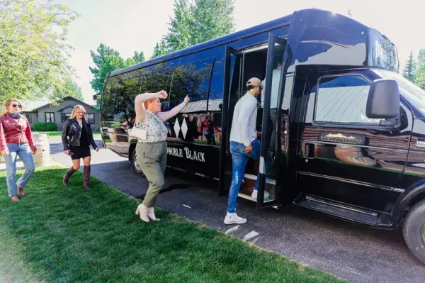10 Reasons Why You Should Book a Party Bus in Charleston, SC 4 bar crawl