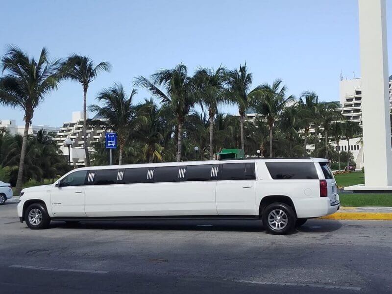 Charleston Concert Guide: Transportation, Venue and Musical Acts 6 suburban limo 800x600 1